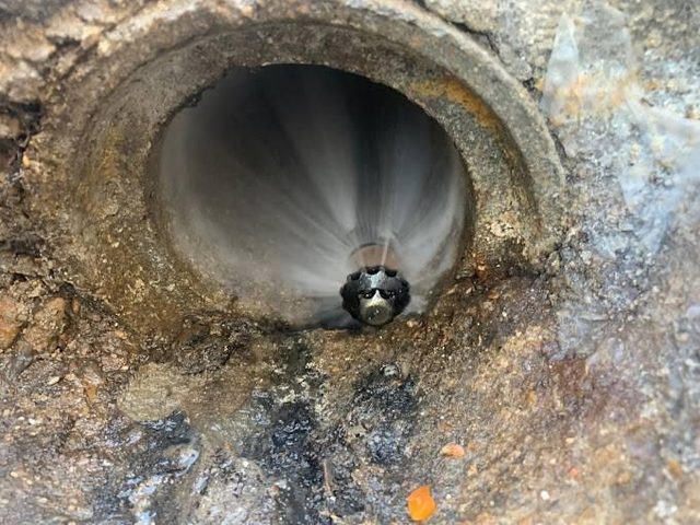 Furet, hydrocurage, caméra : nos méthodes de débouchage à Vert-Saint-Denis